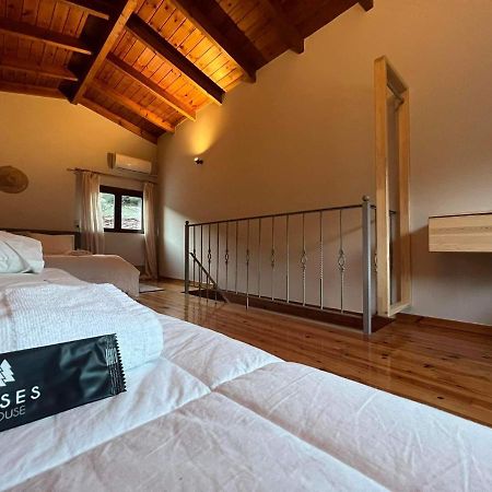 Guesthouse Mouses Калаврита Экстерьер фото