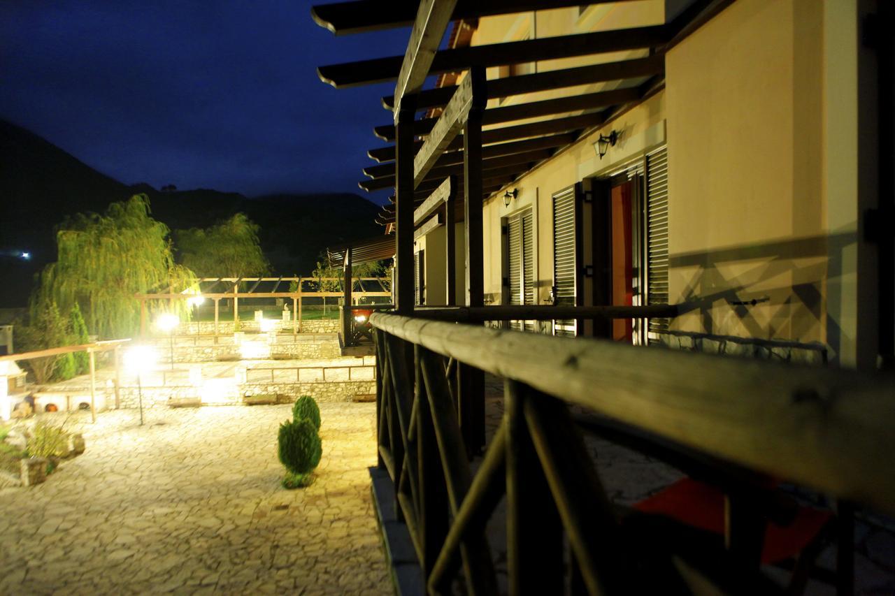 Guesthouse Mouses Калаврита Экстерьер фото