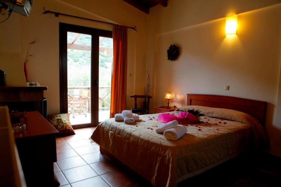 Guesthouse Mouses Калаврита Экстерьер фото