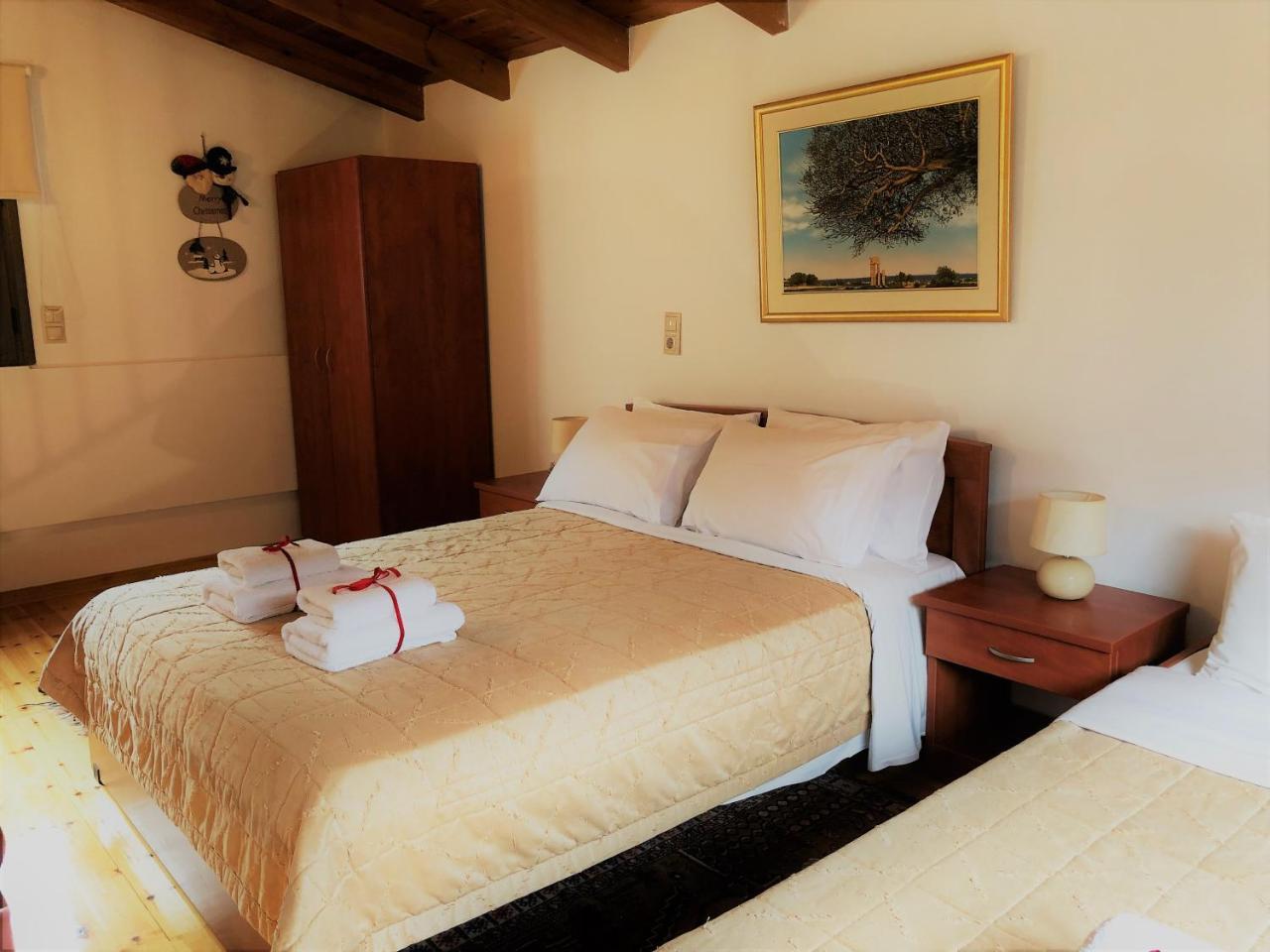 Guesthouse Mouses Калаврита Экстерьер фото
