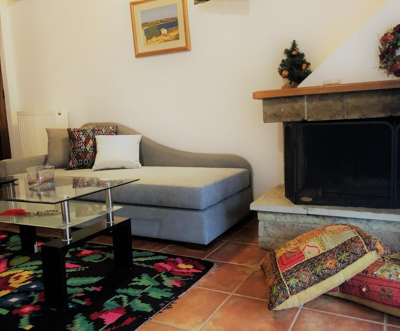 Guesthouse Mouses Калаврита Экстерьер фото