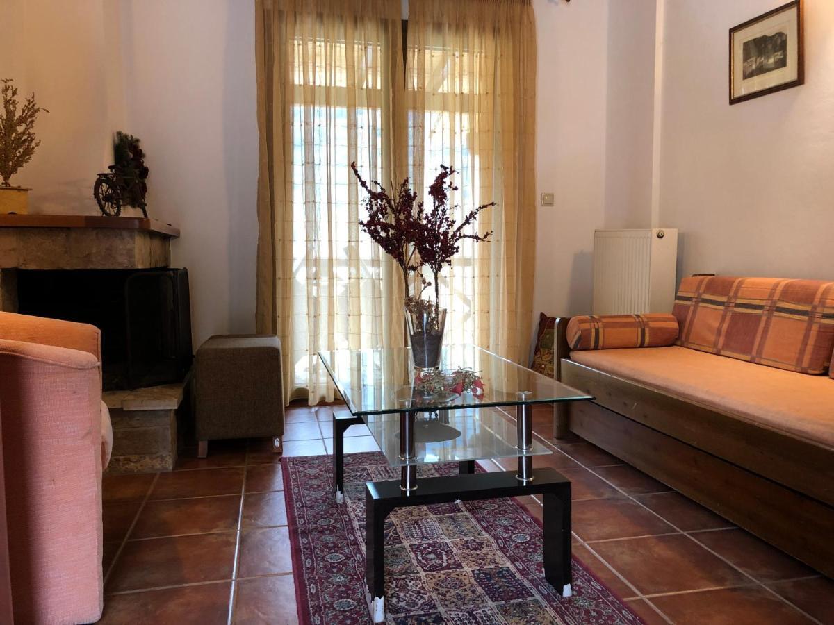 Guesthouse Mouses Калаврита Экстерьер фото