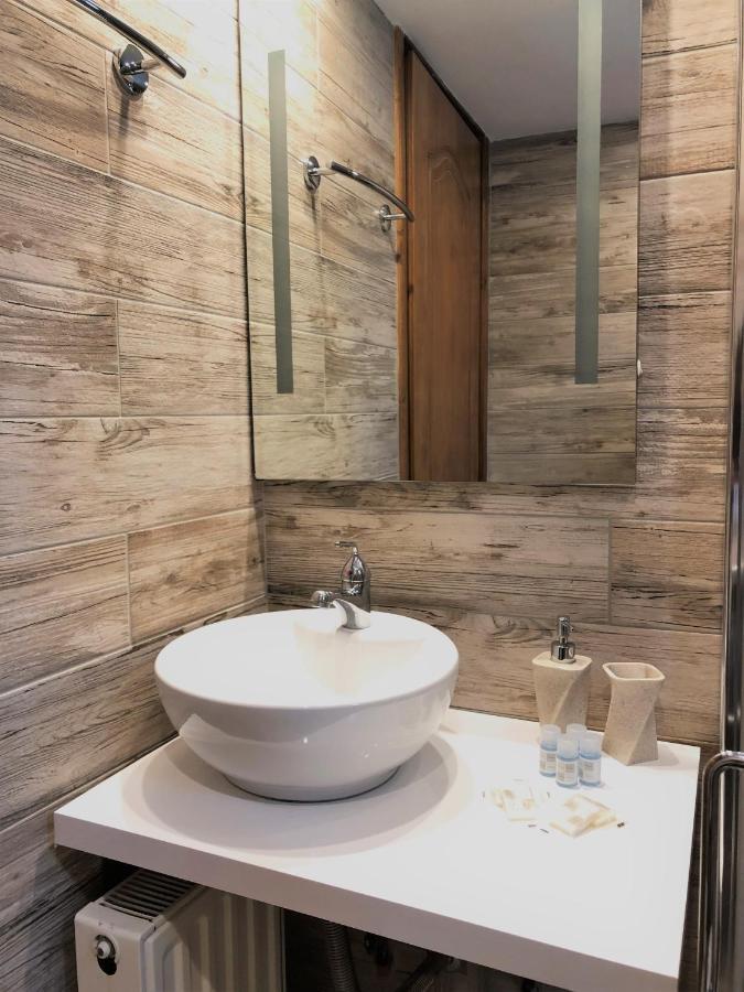 Guesthouse Mouses Калаврита Экстерьер фото
